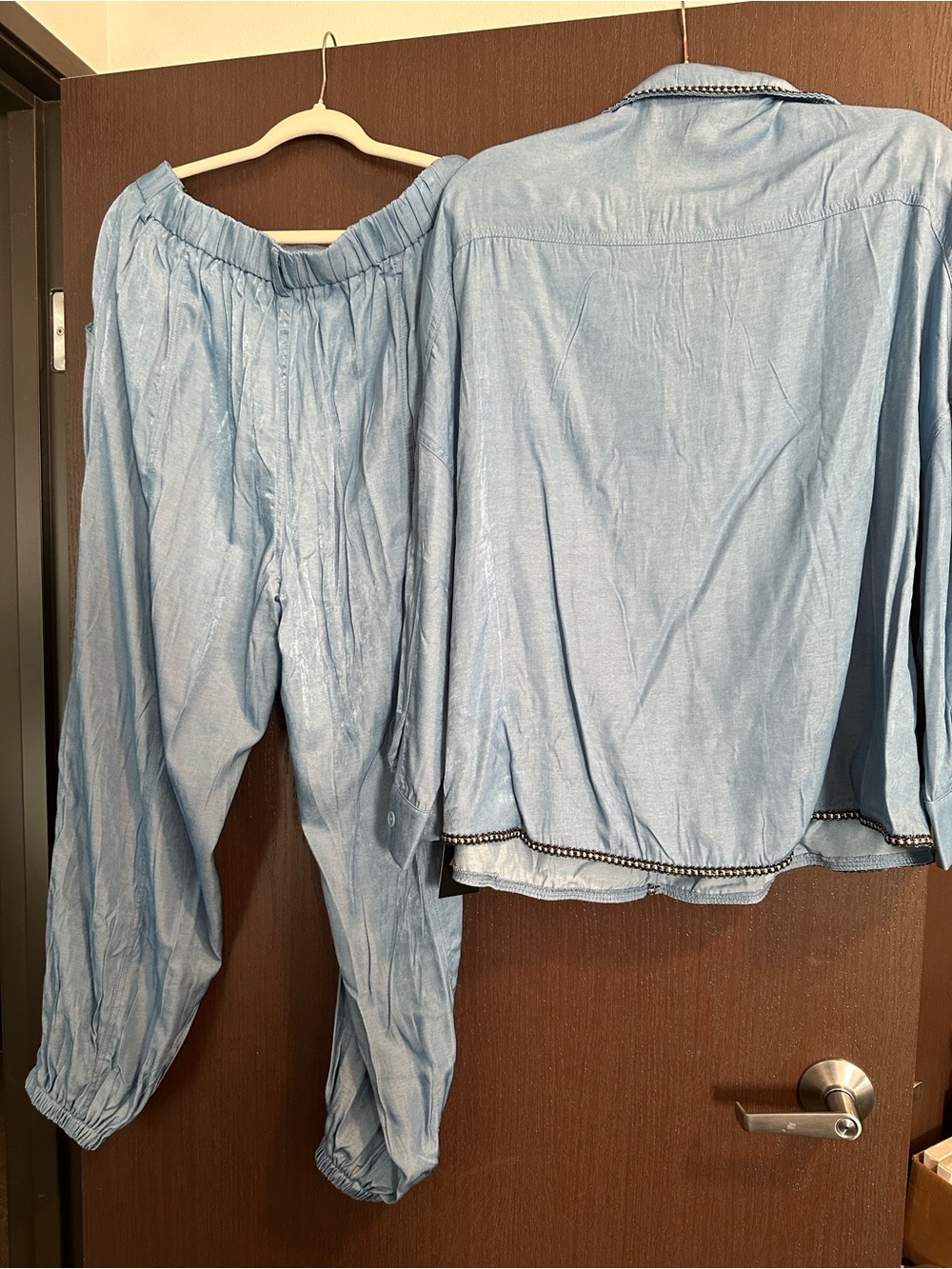 Light Blue Women's Two-Piece Pantsuit Set with Contrast Trim - Picture 3 of 5